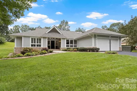 128 Broadmoor Dr, Flat Rock, NC 28731