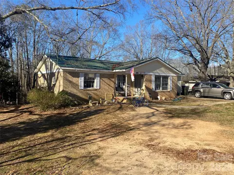 703 Sterling Dr, Kings Mountain, NC 28086
