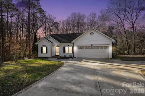 781 Woodlawn Ave, Mount Holly, NC 28120