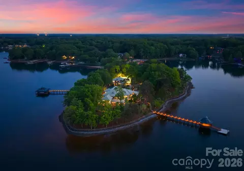 14051 Island Dr, Huntersville, NC 28078