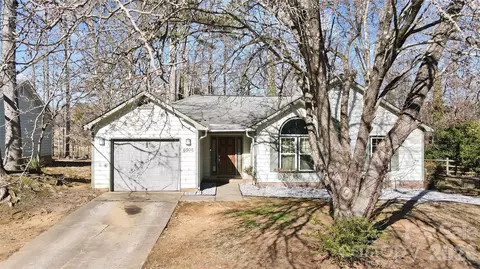6906 Streamside Dr, Charlotte, NC 28212