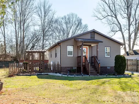 52 Slabwood Ln, Flat Rock, NC 28731