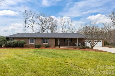8420 Catawba Cove Dr, Belmont, NC 28012