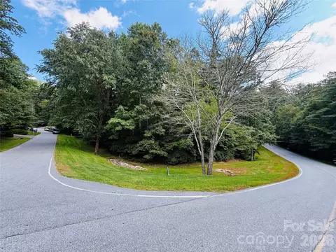 20 Prickly Briar Rd, Hendersonville, NC 28739