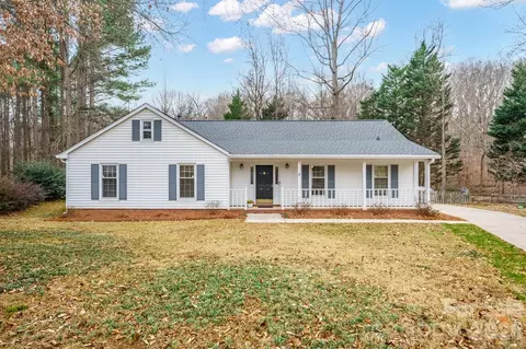 9500 Kent Village Dr, Charlotte, NC 28269