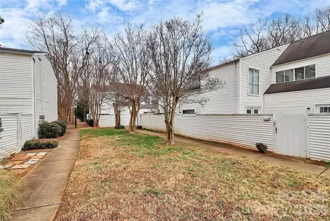 7132 Stonington Ln, Charlotte, NC 28227