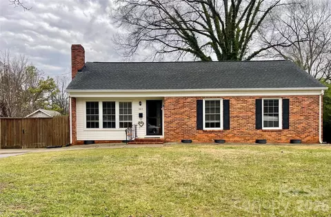 3813 Moultrie St, Charlotte, NC 28209