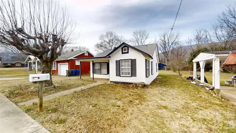 269 Westwood Cir, Waynesville, NC 28786
