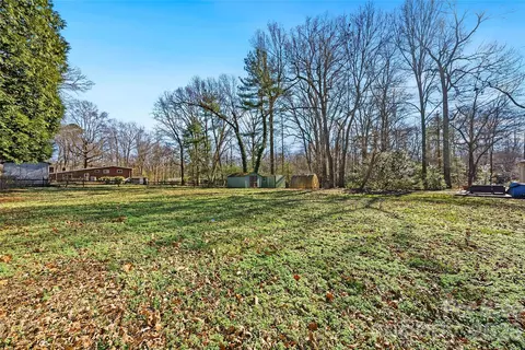 Exterior - 718 2nd Ne Ave NE, Conover, NC 28613 photo 4 of 7