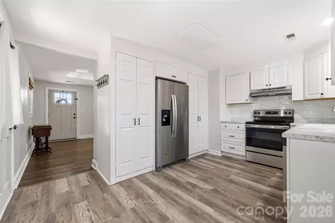 Entry Way - 718 2nd Ne Ave NE, Conover, NC 28613 photo 1 of 2