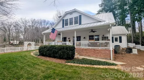 304 Brunswick Dr, Waynesville, NC 28786