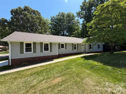 424 Holland Dr, Statesville, NC 28677