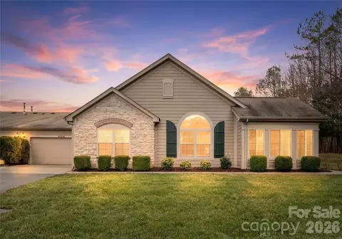 2304 Coltsview Ln, Matthews, NC 28105