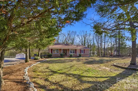 324 Pawley Dr, Charlotte, NC 28214