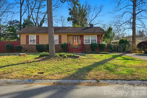 4821 Woodway Pl, Charlotte, NC 28208