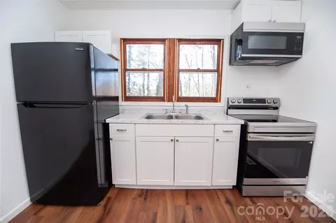 Kitchen - 96 Jackson Street Ext, Tryon, NC 28782 photo 1 of 1