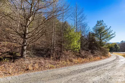 999 Rosalie 6 Ln #6, Waynesville, NC 28785