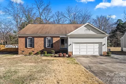 2036 Killarney Pl, Charlotte, NC 28262