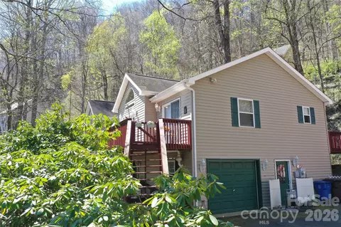 650 Creekside Dr, Maggie Valley, NC 28751