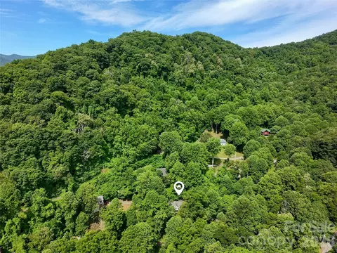 650 Creekside Dr, Maggie Valley, NC 28751