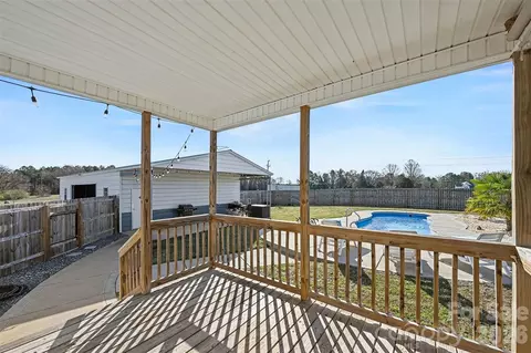 Exterior - 2268 Westbrook Rd, Edgemoor, SC 29712 photo 4 of 10