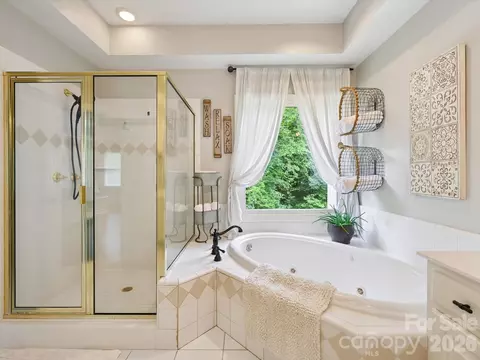 Bath - 13446 Scanlan Way, Davidson, NC 28036 photo 3 of 4