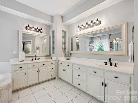 Bath - 13446 Scanlan Way, Davidson, NC 28036 photo 2 of 4
