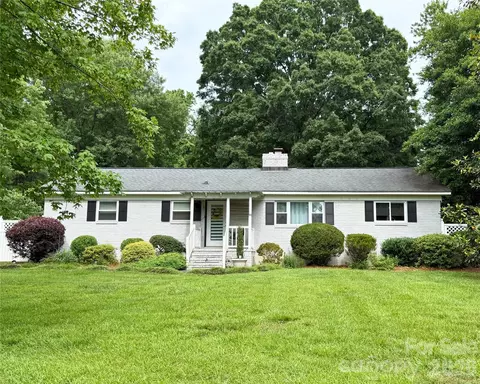 2333 Lakeview Cir, Matthews, NC 28105