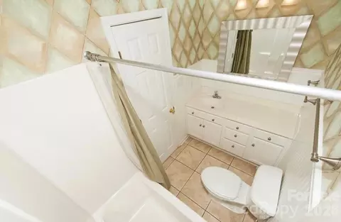 Bath - 113 9th S Ave S # B, Surfside Beach, SC 29575 photo 4 of 5