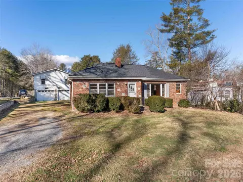 118 Rutledge Dr, Hendersonville, NC 28739