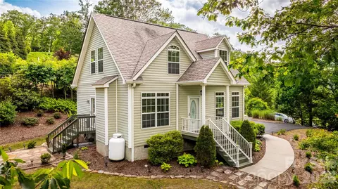 387 Goodview Dr, Hendersonville, NC 28792