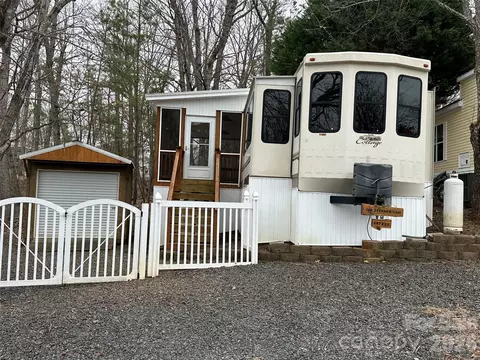 112 Sparrow Ln, New London, NC 28127