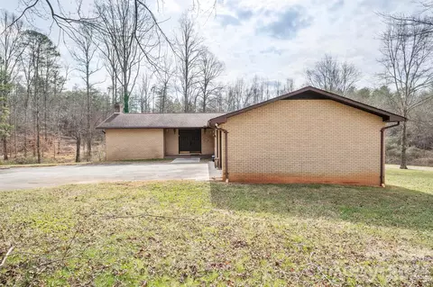 Exterior - 2153 S Fork Dr, Morganton, NC 28655 photo 2 of 9