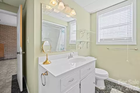 Bath - 2153 S Fork Dr, Morganton, NC 28655 photo 3 of 4
