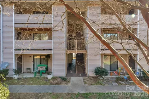 7530 Pebblestone Dr, Charlotte, NC 28212