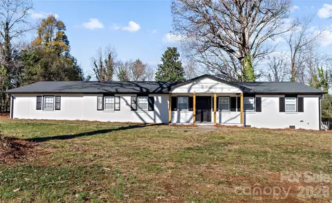 6732 Rollingwood Dr, Clemmons, NC 27012