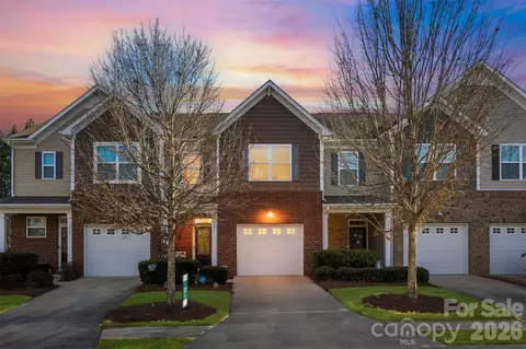 3261 Yarmouth Ln, Gastonia, NC 28056