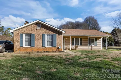 9113 Darius Ct, Charlotte, NC 28227