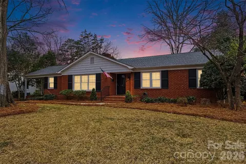 5011 Wedgewood Dr, Charlotte, NC 28210