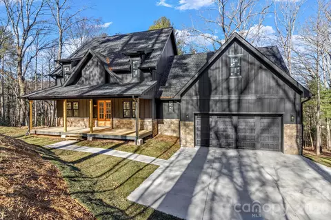 81 Goldenwood Ln, Mills River, NC 28759
