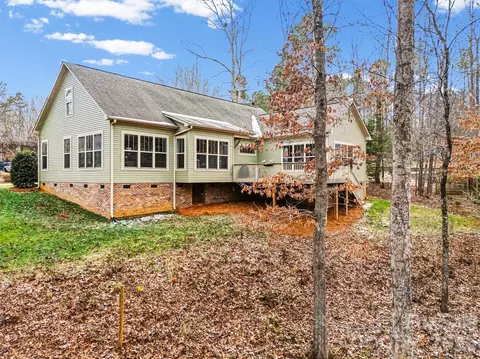 Exterior - 7718 Farmbrook Dr, Waxhaw, NC 28173 photo 3 of 6