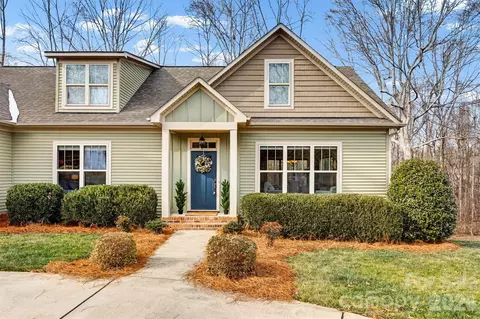 Exterior - 7718 Farmbrook Dr, Waxhaw, NC 28173 photo 6 of 6