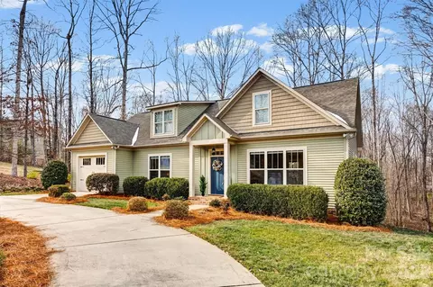 Exterior - 7718 Farmbrook Dr, Waxhaw, NC 28173 photo 5 of 6