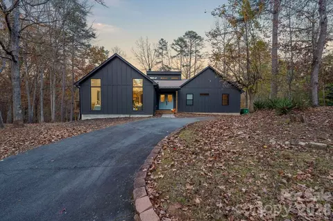 420 Mountainview Dr, Charlotte, NC 28270