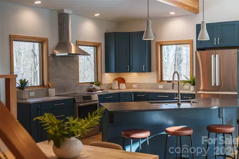 Kitchen - 584 Springbrook Ln, Brevard, NC 28712 photo 3 of 5