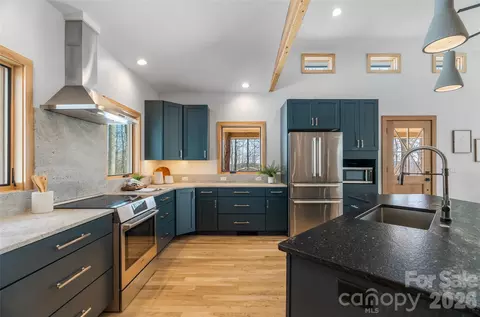 Kitchen - 584 Springbrook Ln, Brevard, NC 28712 photo 2 of 5