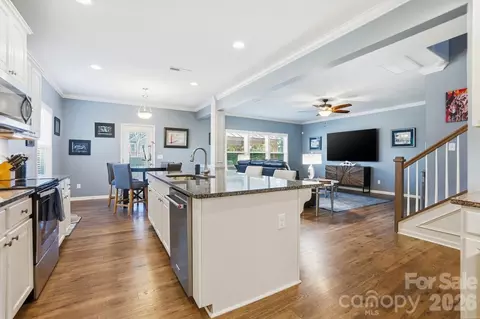 1103 Clover Ln, Matthews, NC 28104 photo 12