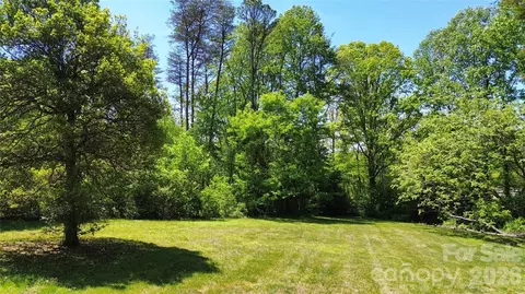 109 W College St, Black Mountain, NC 28711