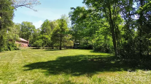 109 W College St, Black Mountain, NC 28711