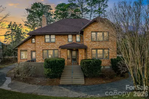 5 W Avon Pkwy, Asheville, NC 28804